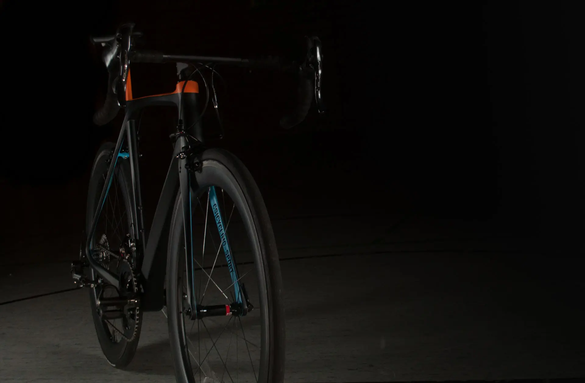 R13 - Racer - Aerodynamic Performance Inspired Bike